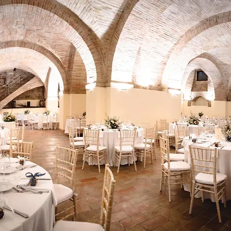 ホテル In Renaissance - Palazzo Carradori Montefano