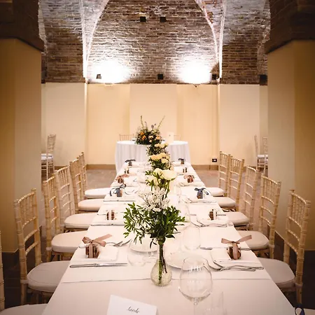 ホテル In Renaissance - Palazzo Carradori 4*